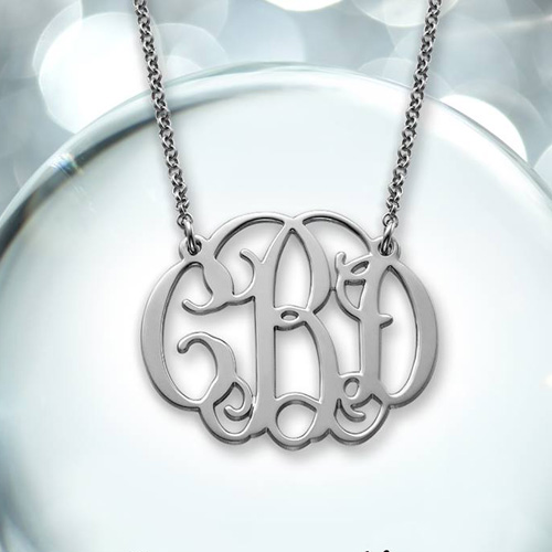 Celebrità monogram necklace